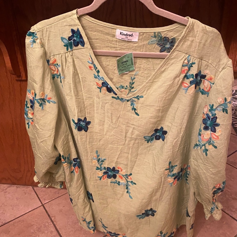Women’s plus size embroidered top